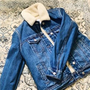🍁 Old Navy Fur Lined Denim Jacket 🍁